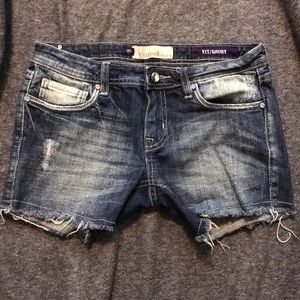 Vigoss distressed jean shorts size 3/4
